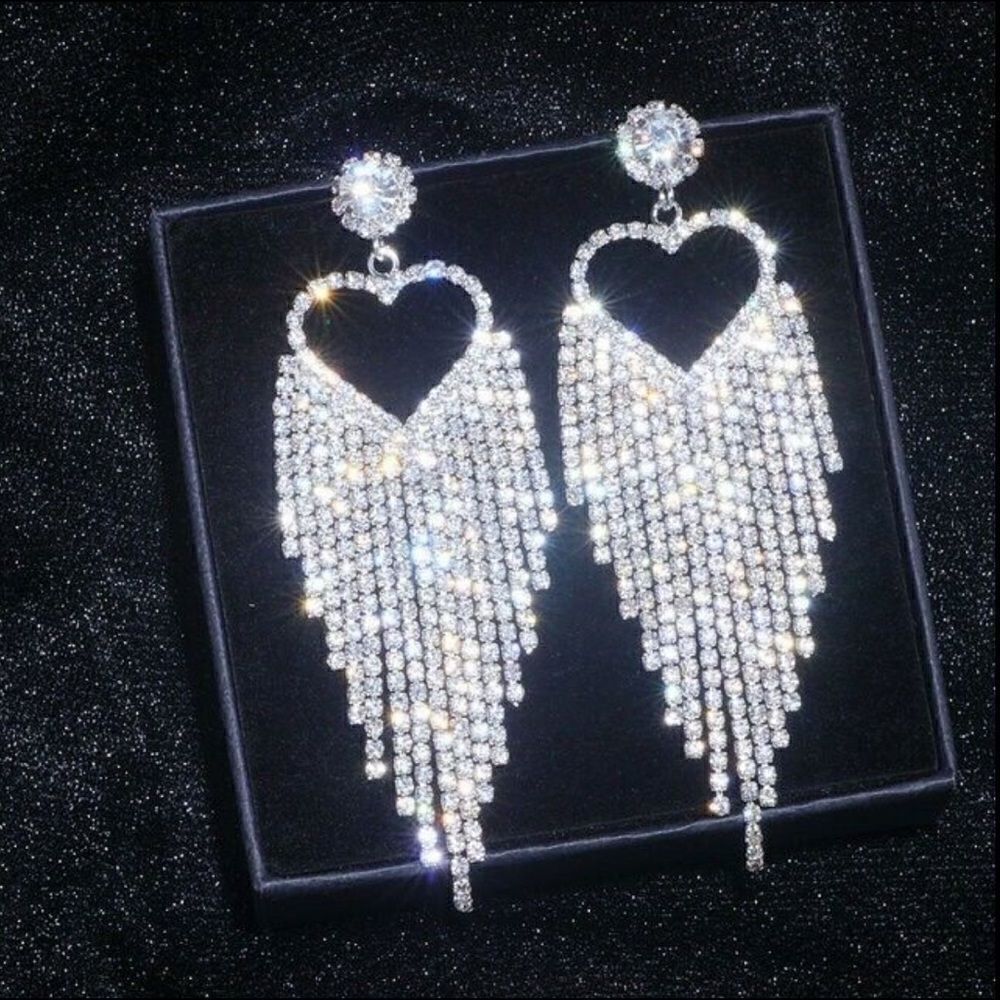 NWT Gorgeous Crystal Heart Earrings